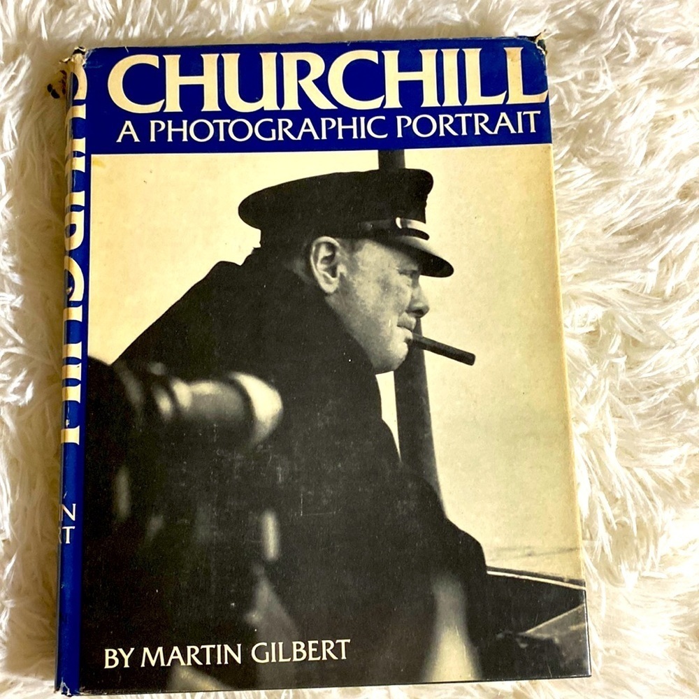 CHURCHILL A PHOTOGRAPHIC PORTRAIT by Martin Gilbert